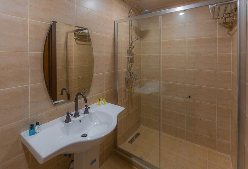 Economy Triple Room, Riva 