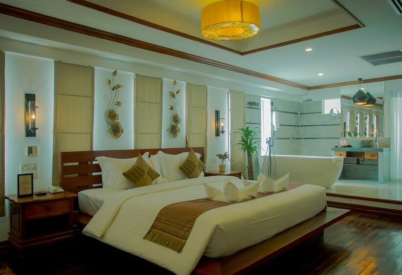 سوییت جونیور با چشم‌انداز استخر, The Night