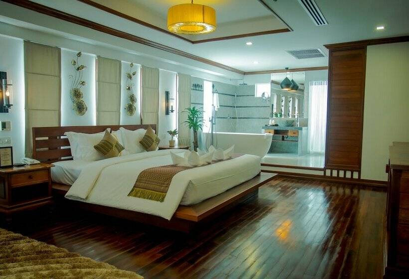 سوییت جونیور با چشم‌انداز استخر, The Night