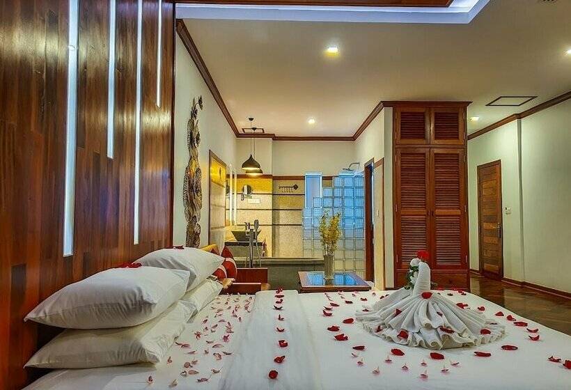 سوییت جونیور با چشم‌انداز استخر, The Night