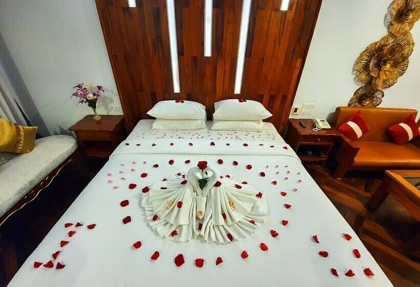 سوییت جونیور با چشم‌انداز استخر, The Night