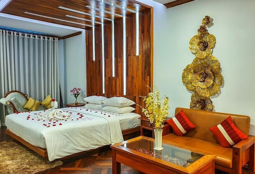 سوییت جونیور با چشم‌انداز استخر, The Night