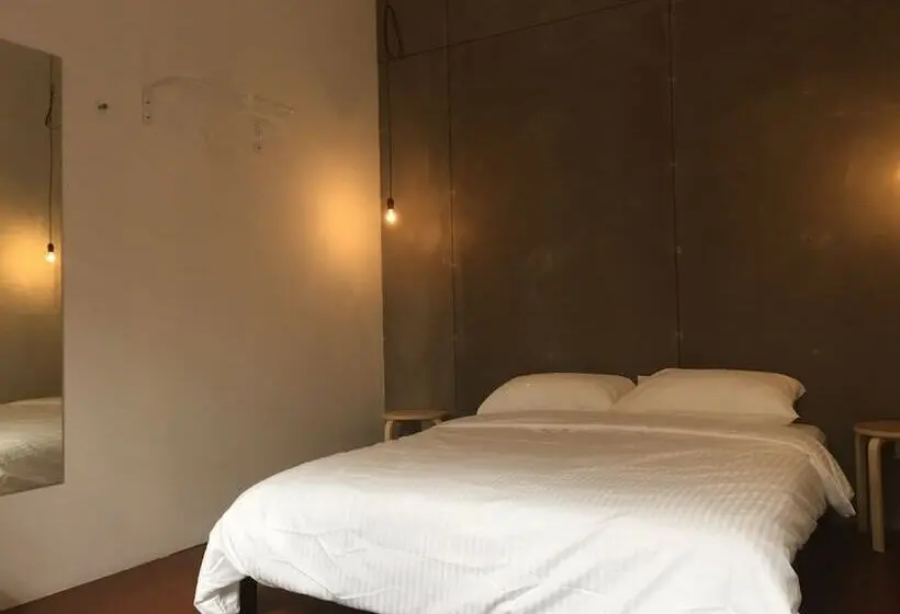 バス共有のスタンダードルーム, The Frame Guesthouse   Hostel