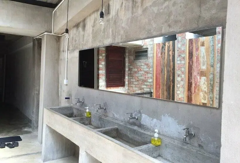 バス共有のスタンダードルーム, The Frame Guesthouse   Hostel