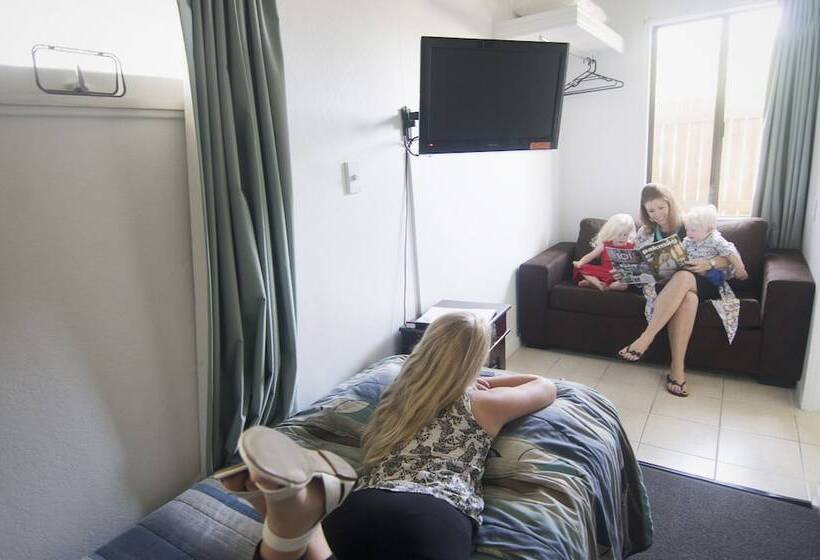 家庭间, Cool Palms Motel