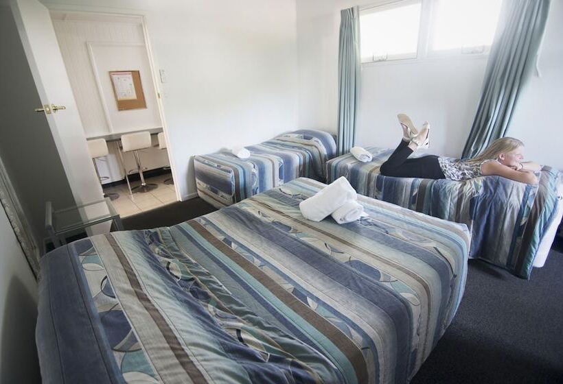 家庭间, Cool Palms Motel