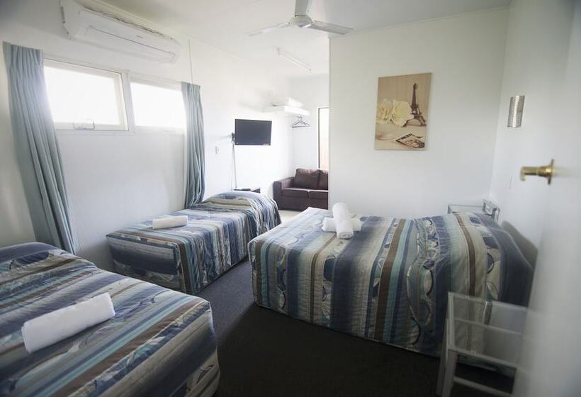 Семейный Номер, Cool Palms Motel