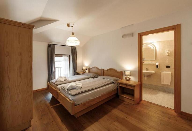 컴포트 트리플 룸, Al Bivio Pizzeria, Pool & Sauna