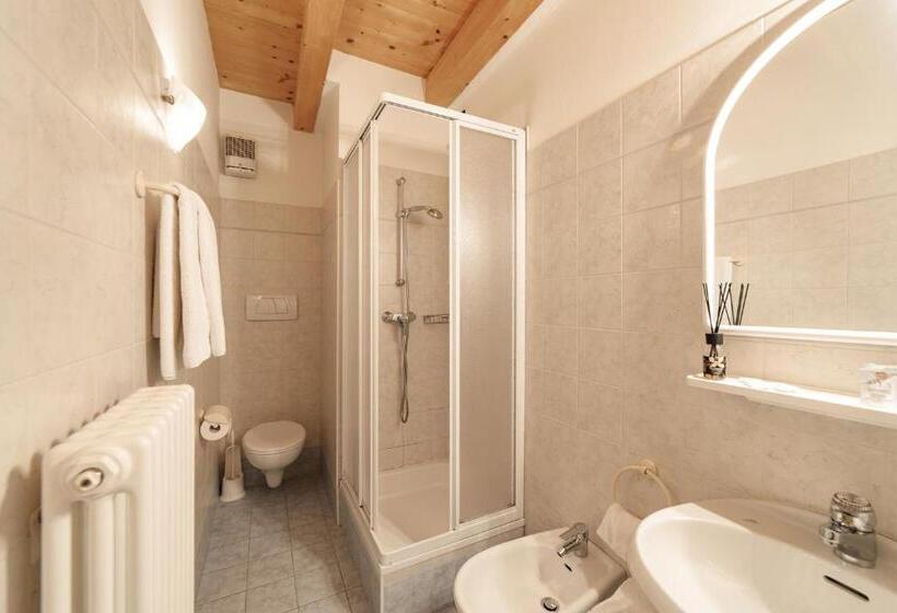 컴포트 트리플 룸, Al Bivio Pizzeria, Pool & Sauna