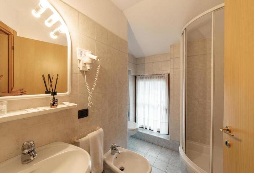 컴포트 트리플 룸, Al Bivio Pizzeria, Pool & Sauna