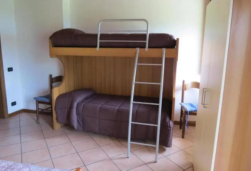 Standard Neljän Hengen Huone, Albergo Ristorante Innocenti