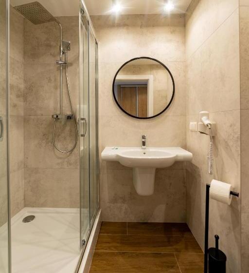 수피리어 트리플 룸, Jubilat