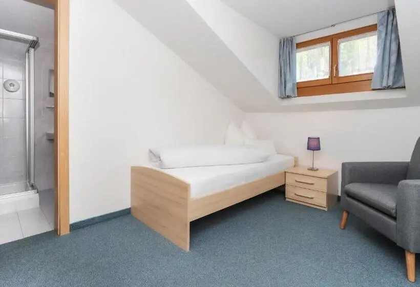 Standard Yhden Hengen Huone, Langeshof