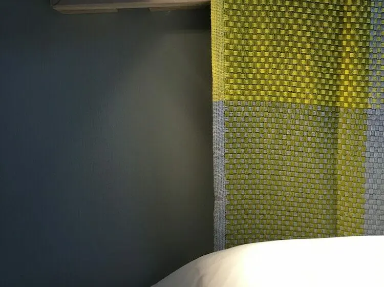 اتاق عادی, Light