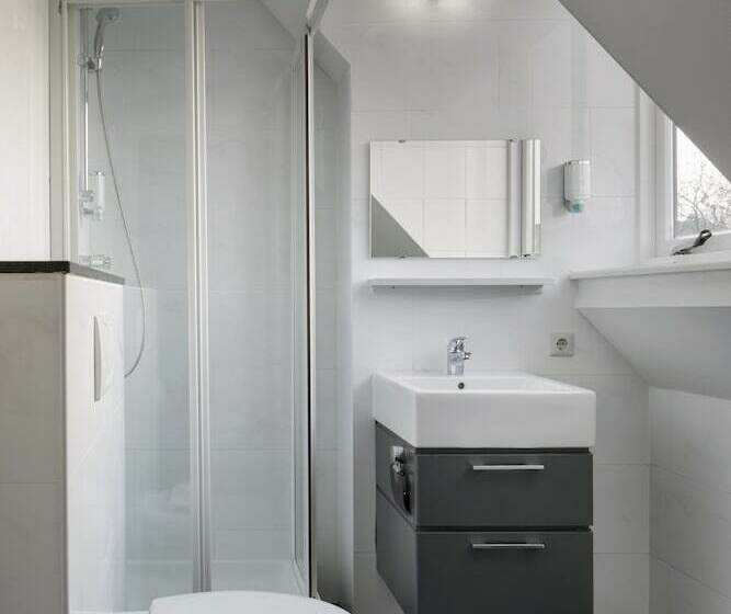 اتاق استاندارد, Light