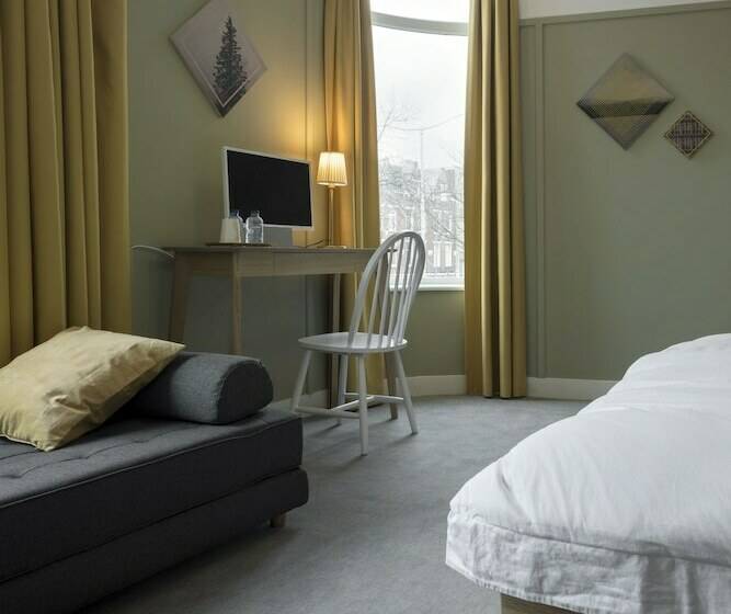 اتاق راحتی سه تخته, Light