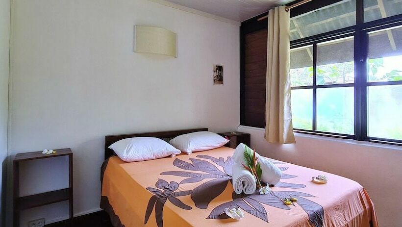 اتاق استاندارد با سرویس بهداشتی مشترک, Pension Les Trois Cascades