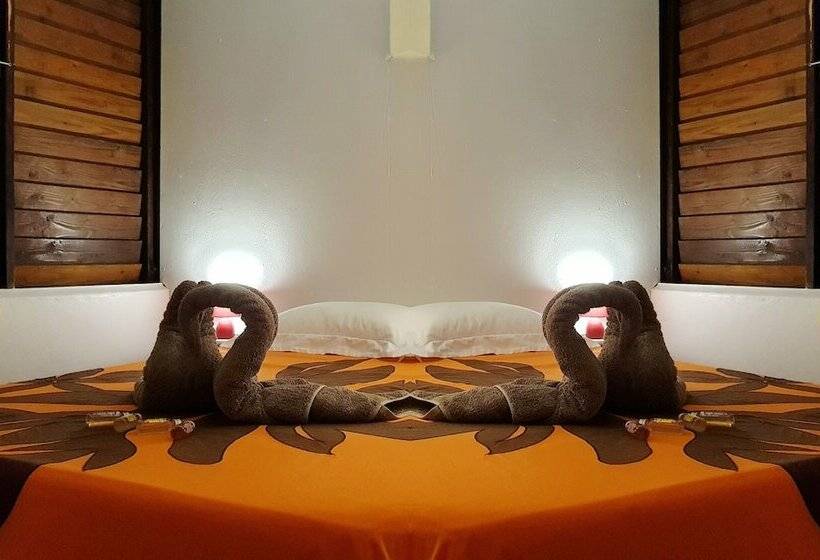 اتاق استاندارد با سرویس بهداشتی مشترک, Pension Les Trois Cascades