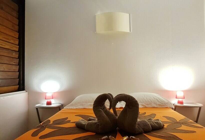 اتاق استاندارد با سرویس بهداشتی مشترک, Pension Les Trois Cascades