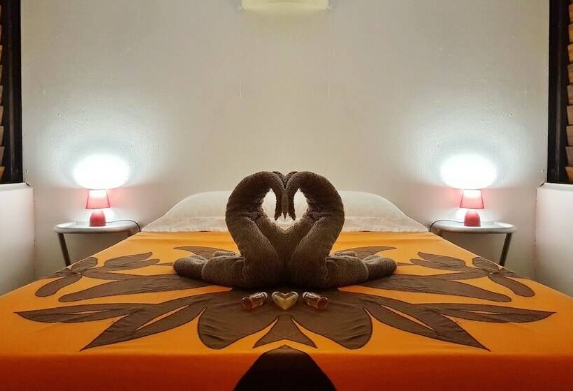 اتاق استاندارد با سرویس بهداشتی مشترک, Pension Les Trois Cascades