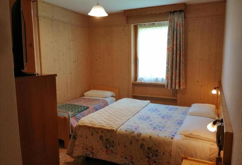 バルコニー付きスタンダードトリプルルーム, Zebrù