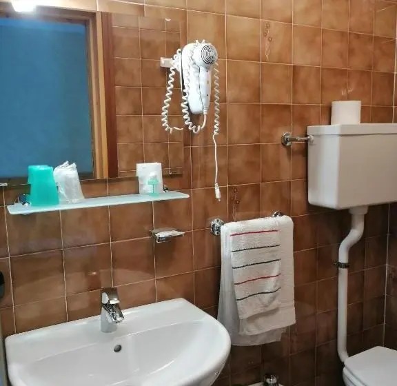 Standard Kolmen Hengen Huone, Zebrù