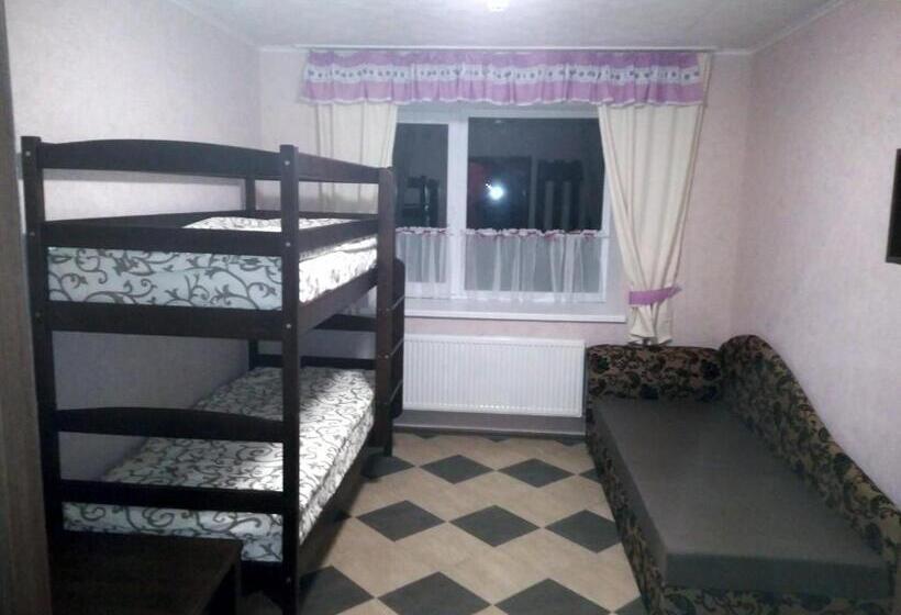 Pat in Cameră Comună, Parasolka