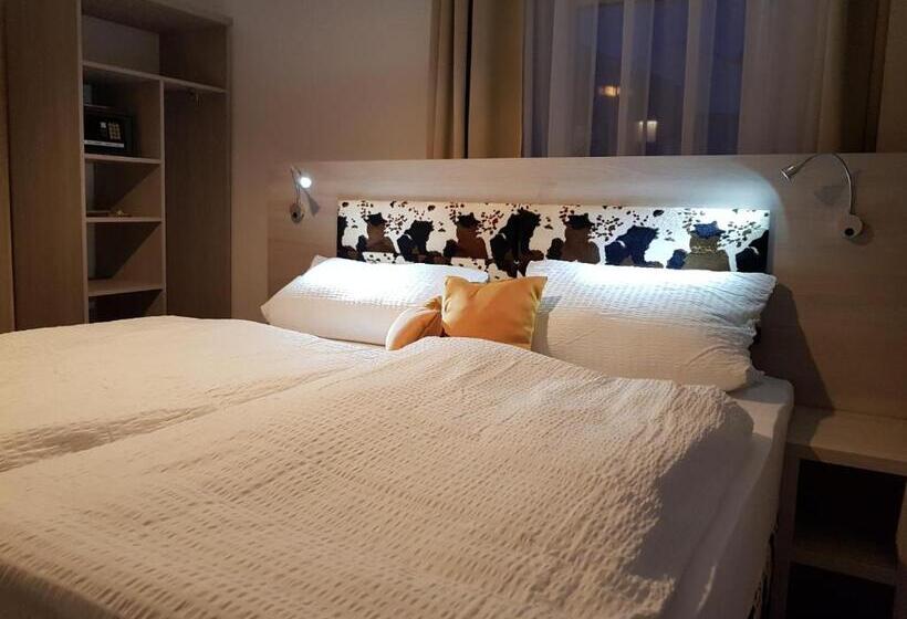 带阳台的豪华间, Art