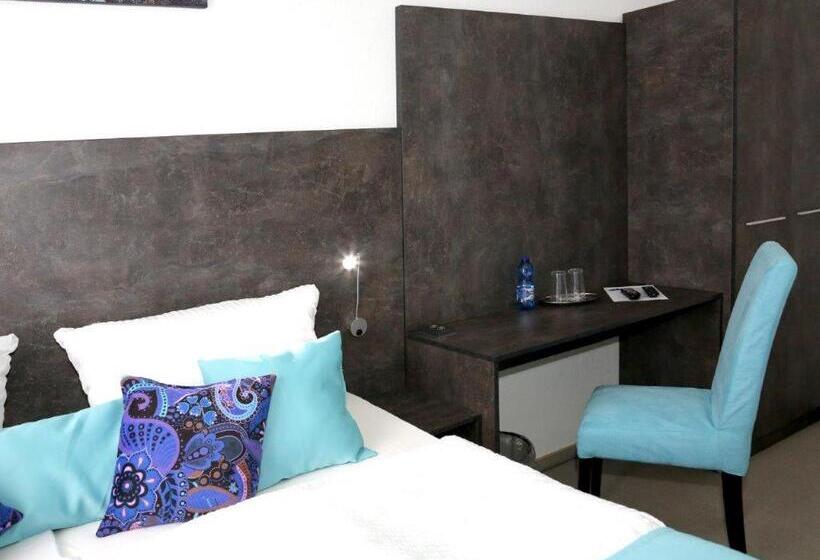 高级单人间, Art