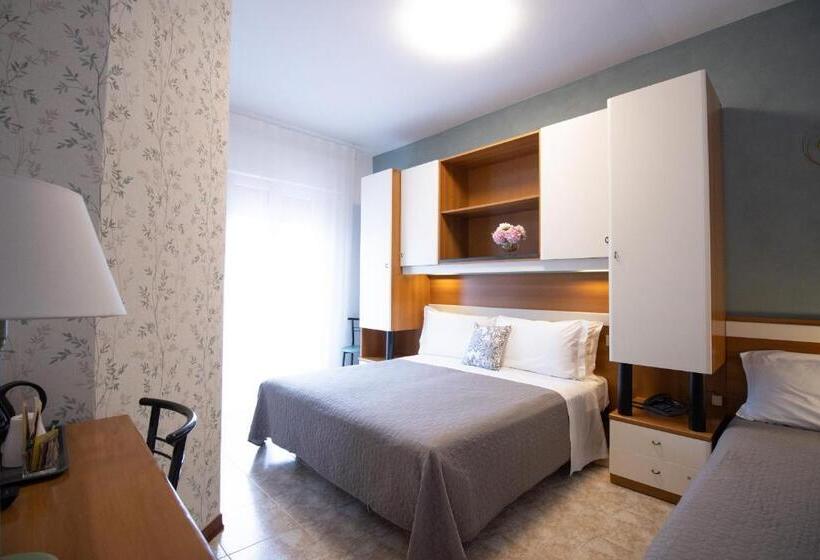 标准三人间, Crystal