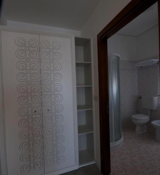 豪华三人间, Crystal