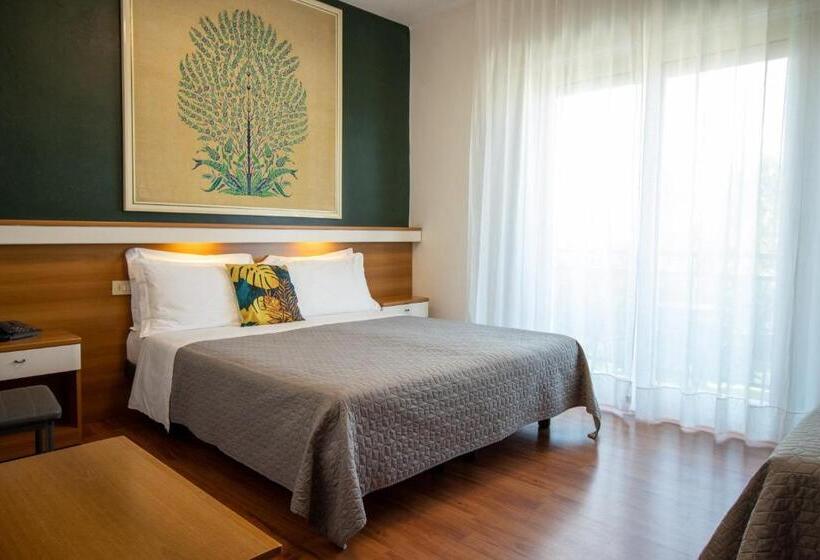 标准三人间, Crystal