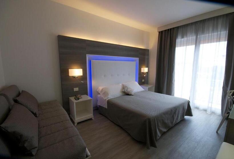 豪华三人间, Crystal