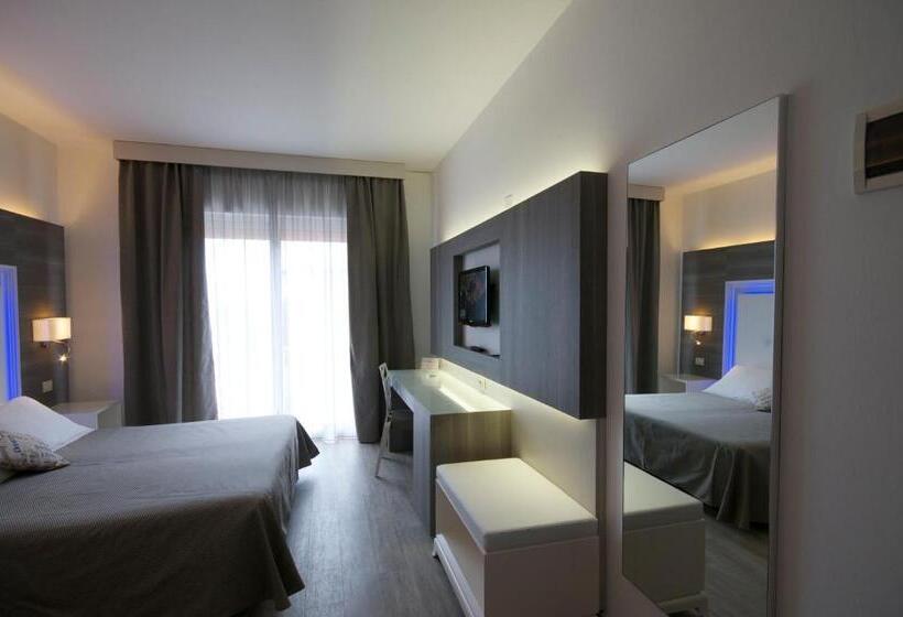 豪华三人间, Crystal