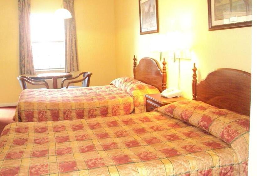 带2个双人床的标准工作室, Executive Inn