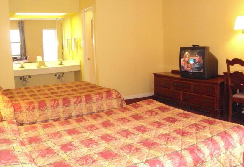 带2个双人床的标准工作室, Executive Inn