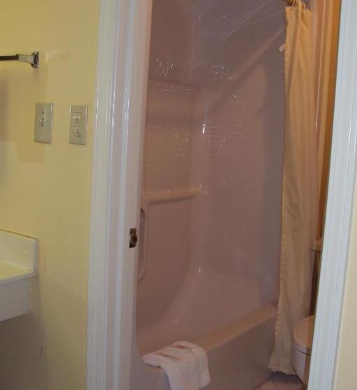 带2个双人床的标准工作室, Executive Inn