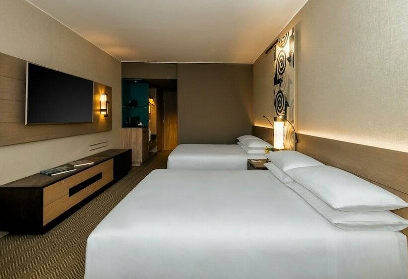 Номер Deluxe, Hyatt Centric San Isidro Lima