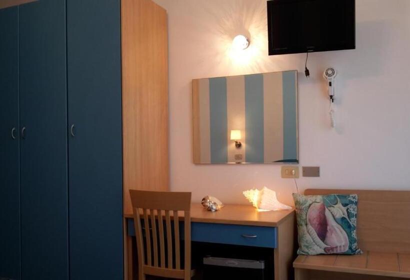 חדר סטנדרט, Mon Pays