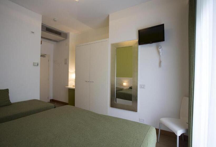 חדר סטנדרט, Mon Pays