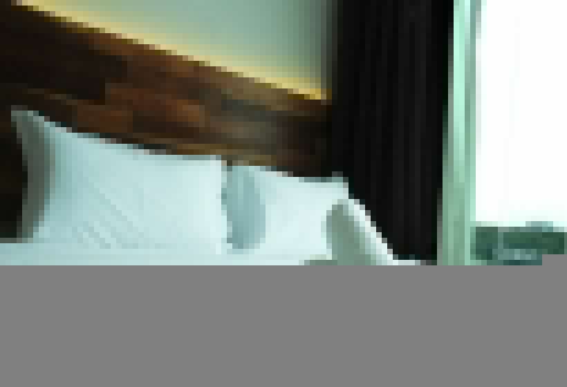 Quarto Estandar, The Riverbank