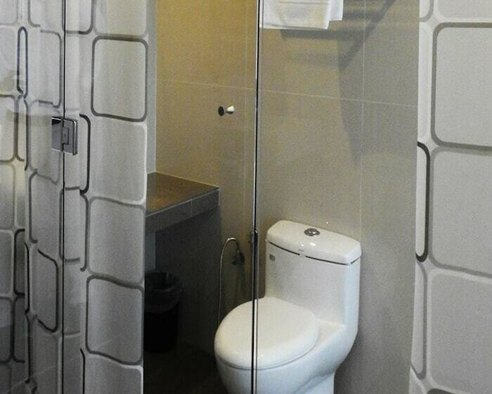 Quarto Estandar, The Riverbank