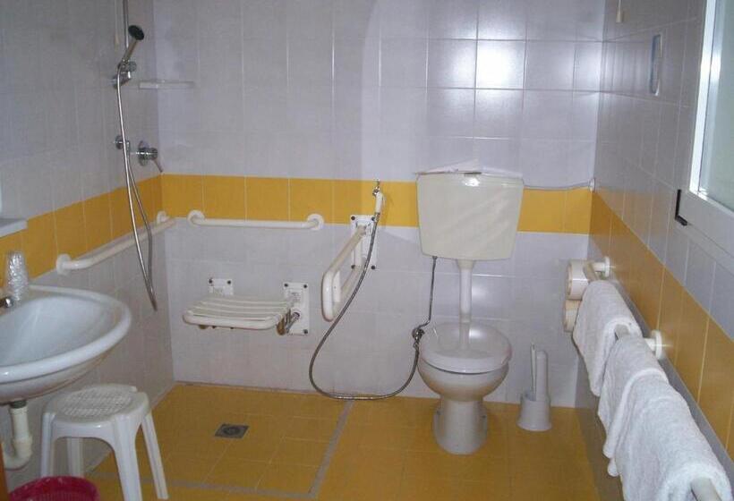 带阳台的三人标准间, Villa Aspe