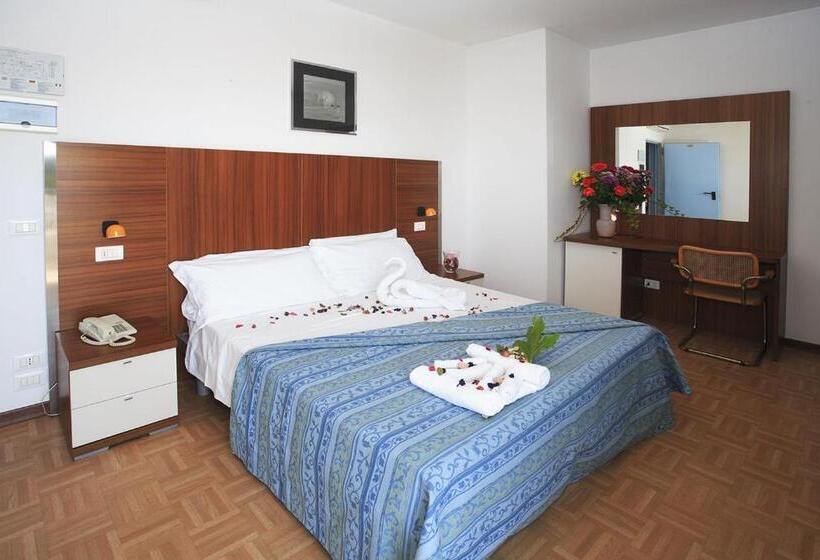 带阳台的三人标准间, Villa Aspe