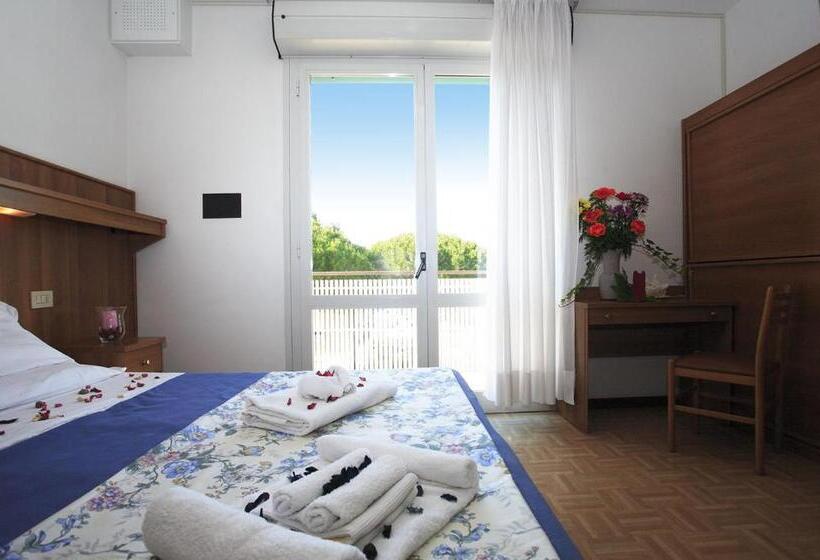 带阳台的三人标准间, Villa Aspe