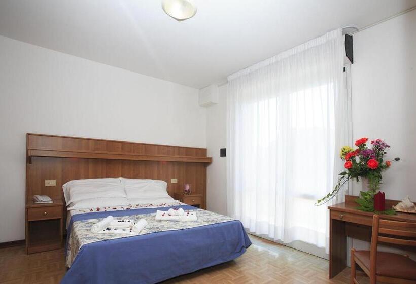 Трехместный Номер Стандарт с Балконом, Villa Aspe