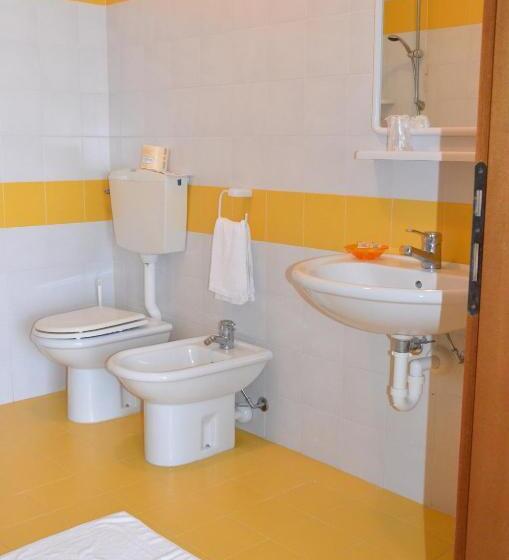 带阳台的三人标准间, Villa Aspe