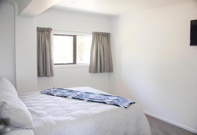 Standard room with outdoor bath, Abel Tasman Kaiteriteri B & B