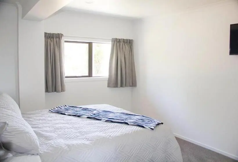 Standard room with outdoor bath, Abel Tasman Kaiteriteri B & B