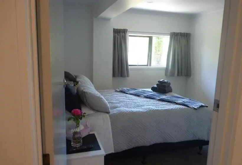 Standard room with outdoor bath, Abel Tasman Kaiteriteri B & B